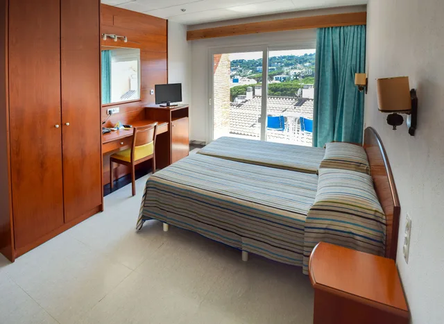 غرفة بسريرين منفصلين، Hotel Portbo 1/3