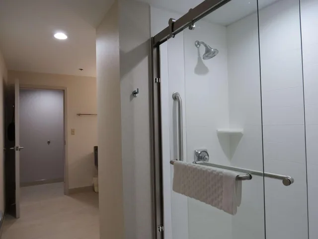 جناح بسرير كينج بمطبخ صغير، Best Western Plus Wilkes Barre-Scranton Airport Hotel 8/9