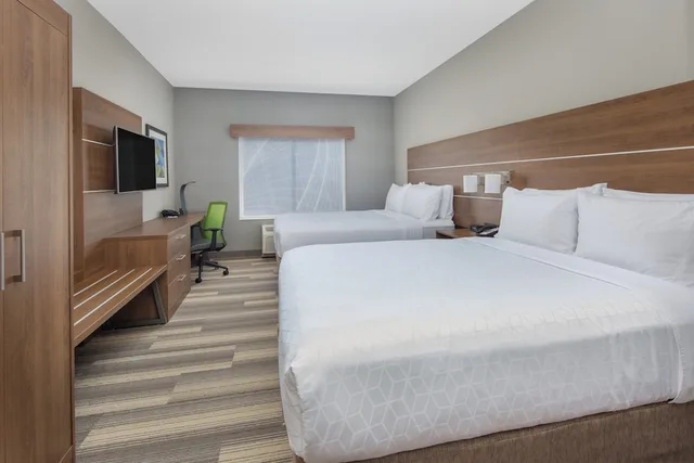 جناح بسريرين كوين، Holiday Inn Express Hotel & Suites Surprise 1/3