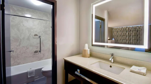 غرفة بسرير كينج لذوي الإعاقة، Motel6 Louisville, KY - Airport - Fair Expo 8/10