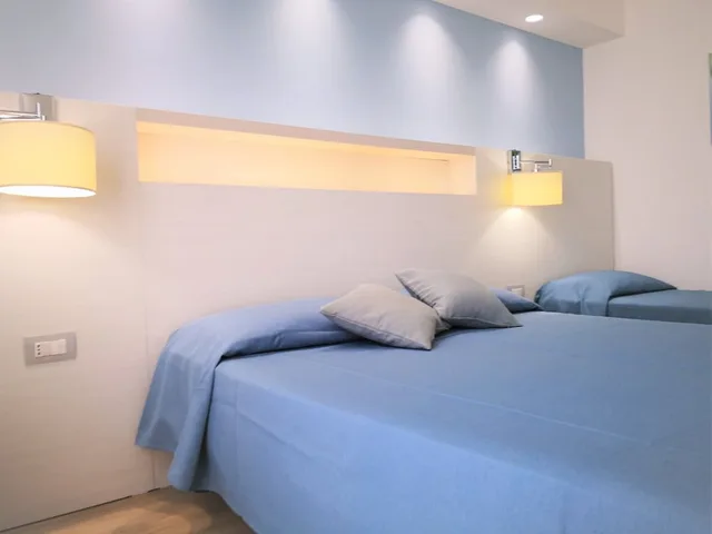 غرفة ديلوكس ثلاثية بسرير كينج وسرير فردي بشرفة، Perla Gaia Hotel 8/10