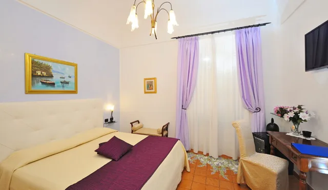 غرفة ديلوكس بسرير كوين بإطلالة على البحر، Hotel Villa Annalara 8/10