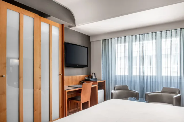 Plus, Standard, King Bed, AC Hotel Carlton Madrid by Marriott 7/11