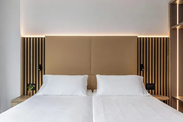 غرفة سوبيريور كبيرة بسريرين منفصلين بشرفة مع أريكة، Hotel Garda 9/10