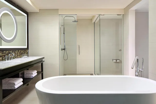 Family Suite, Junior Suite, King Bed, Garden View, Sofa، Sheraton Bali Kuta Resort 6/9