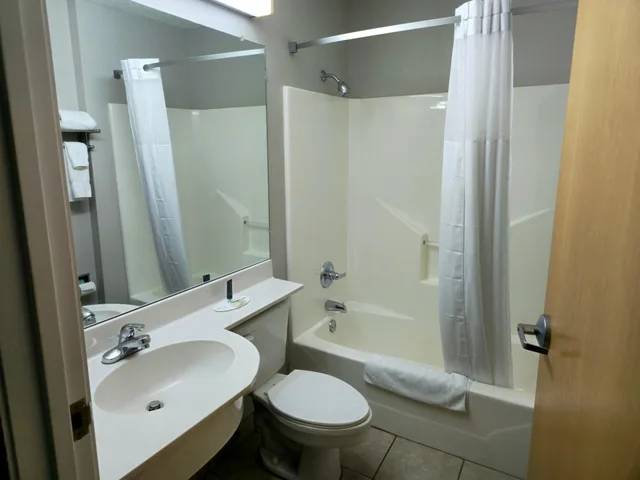 غرفة ديلوكس بسريرين كوين لذوي الإعاقة، Microtel Inn & Suites by Wyndham Claremore 3/4