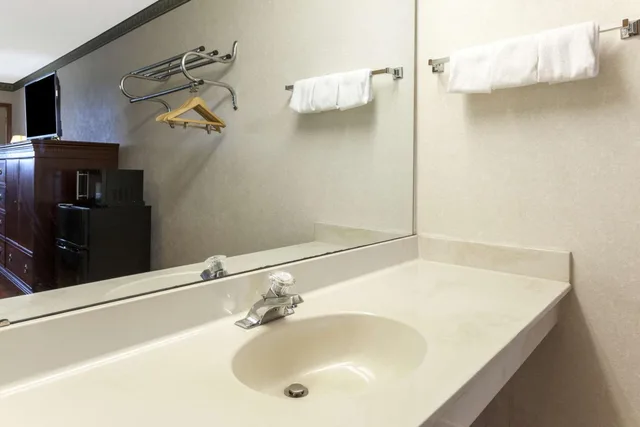 Studio, Suite, 2 Double Beds, Sofa, Days Inn By Wyndham Maumee/Toledo 6/7