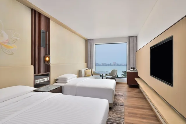 غرفة ديلوكس بسرير كوين وسريرين منفصلين، Courtyard by Marriott Gorakhpur 2/10