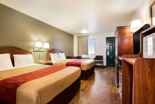 غرفة قياسية بسريرين مزدوجين، Econo Lodge Bartlesville Hwy 75 2/4