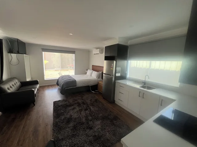 Studio, Cabin, 1 Queen and 2 Bunk Beds، Bendigo Park Lane Holiday Park 5/6