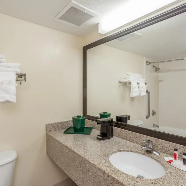 Deluxe, 2 Queen Beds, Baymont by Wyndham Fort Myers Airport 4/5