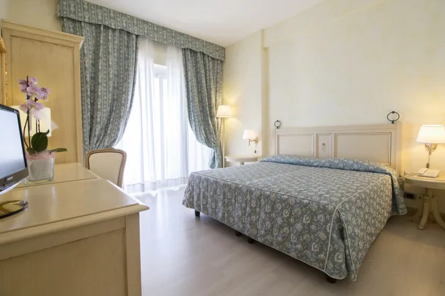 غرفة قياسية بسرير كوين بإطلالة على البحر، Cavalluccio Marino 4/9