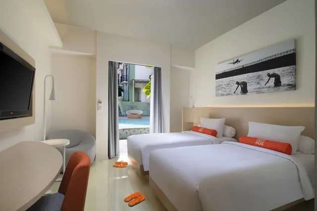 Harris Unique Pool Access, HARRIS Hotel Kuta Tuban 1/4
