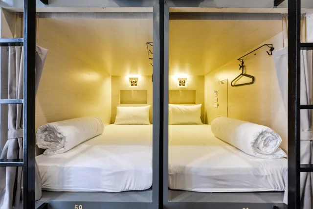 سكن مشترك مختلط مفرد، The Cube Hostel 1/2