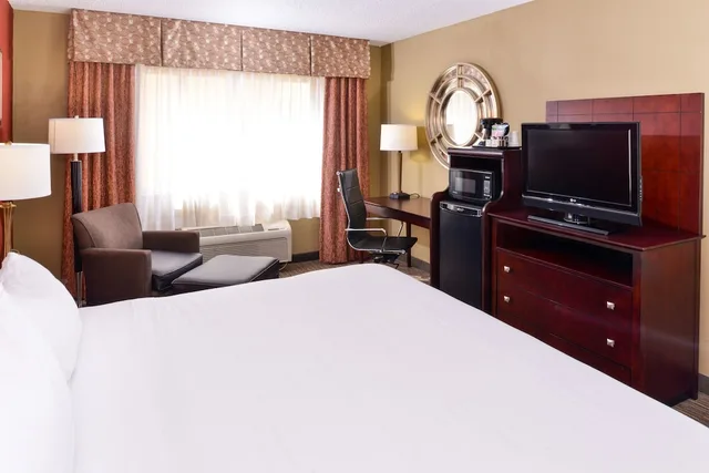 Standard, King Bed, Pool Access, Holiday Inn Express Clearwater East Icot Center 6/9