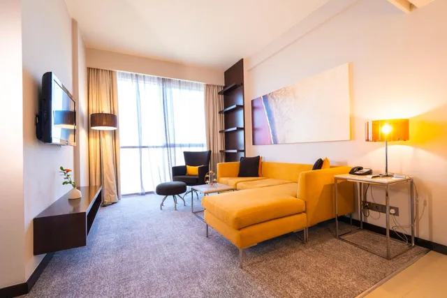 جناح بسرير كينج بغرفة نوم واحدة بمطبخ صغير، Centro Sharjah Rotana 3/8