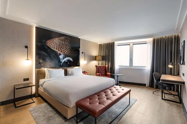 Superior, King Bed, Bunk Bed, Airport View، Radisson Red London Heathrow 4/10