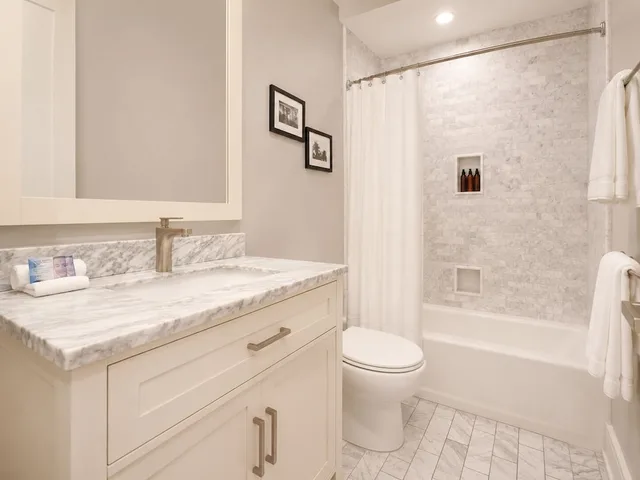 Adjoining, Apartment, 1 Queen and 2 King Beds, 3 Beds, 2 Sofa، Factors Row by Sextant 7/9
