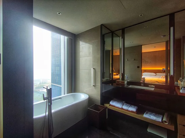 غرفة بريميوم بسرير كينج، Courtyard by Marriott Luoyang 4/5