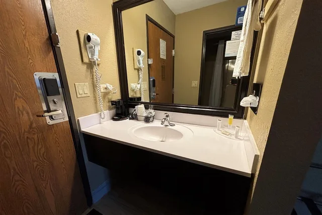 Standard, 2 Queen Beds, Super 8 by Wyndham McLean/Bloomington SW 9/10
