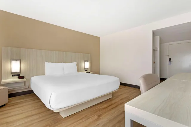 غرفة لذوي الإعاقة، Best Western Plus Sugar Land-Stafford 4/6
