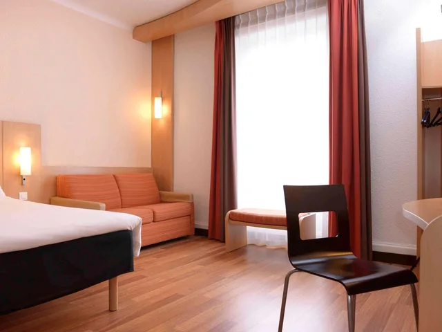 غرفة قياسية بسرير مزدوج مع أريكة، Ibis Lyon Centre Perrache Hotel 1/2