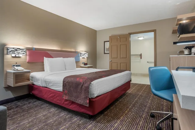 Standard, 1 Double and 2 Queen Beds, Large، Best Western Vicksburg 5/9