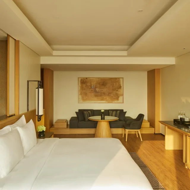جناح جونيور، Hotel Tentrem Jakarta 2/6
