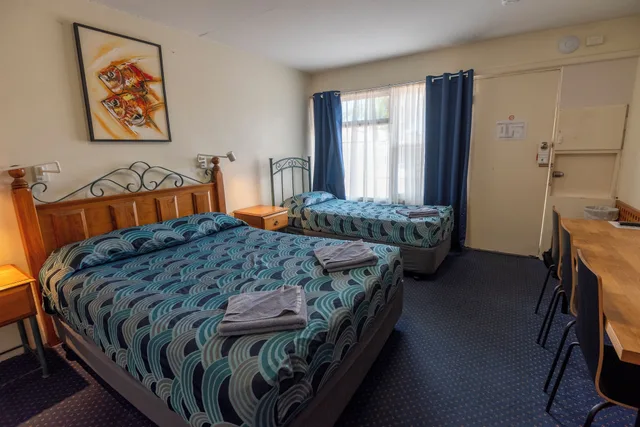 Motel, 1 Double and 1 Single Bed، Bunbury Apartment Motel 3/6