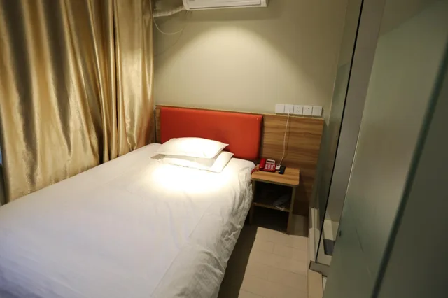 Room, Queen Bed, No Window، Shanghai Xiannuo Luxury Hotel 3/3