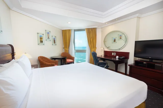 Room, Single, King Bed, Ocean Front, Catalonia Santo Domingo 2/10