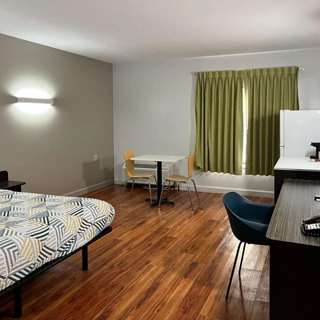 غرفة بسرير كينج، Studio6 Suites Springfield, OH 1/3