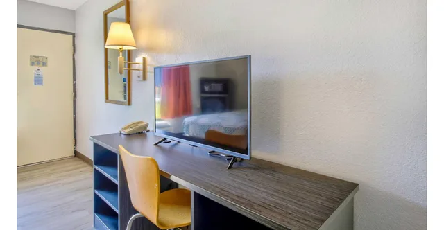 2 Queen Beds - Smoking, Micfridge، Motel6 Ashland, VA 7/7