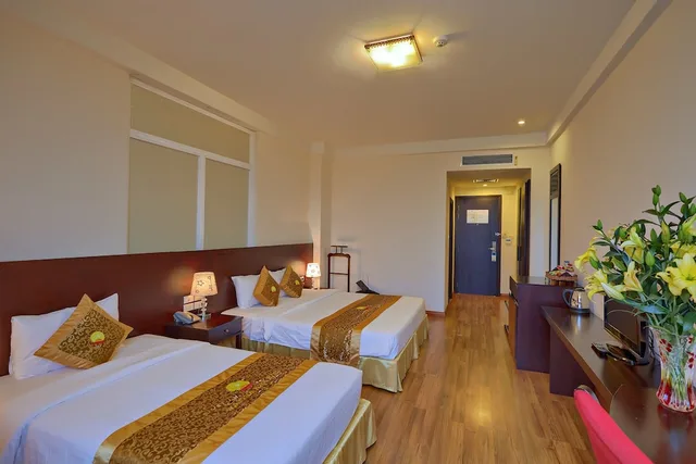 غرفة ديلوكس عائلية بسرير كوين وسرير فردي، Hoang Son Peace Hotel 1/6