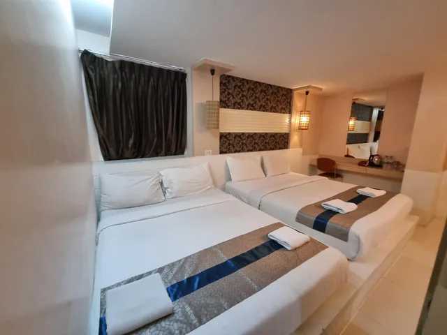 غرفة عائلية بسريرين كوين، The Cozi Inn Bangkok 1/2