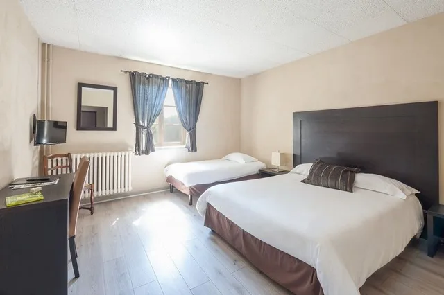 غرفة ثلاثية، HOTEL SAINT-ROMAIN 1/2