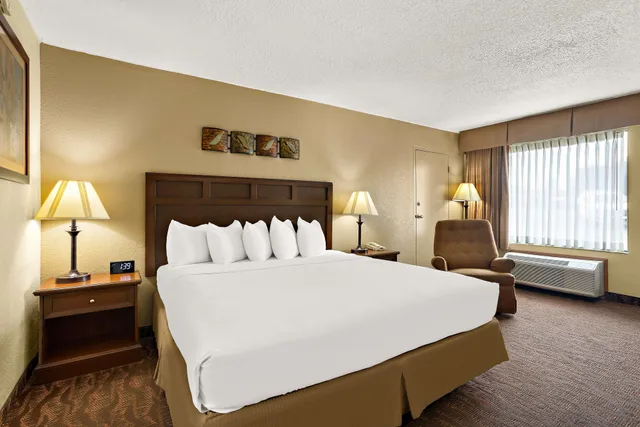 Suite, King and Double Bed, with Extra Double Bed, Best Western Center Pointe Inn 6/10
