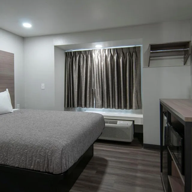 جناح بسرير كوين مع أريكة، Americas Best Value Inn Suites Lake Charles I 210 Exit 5 2/6