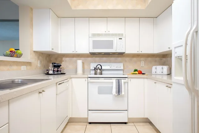جناح بسرير كينج وسريرين مزدوجين بإطلالة على البحر بغرفتي نوم، Doubletree By Hilton Ocean Point Resort – North Miami Beach 7/7