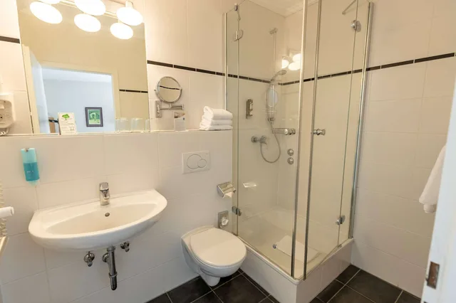 غرفة قياسية ثلاثية بسرير مزدوج وسرير فردي، Comfort Hotel Tom Kyle 2/4