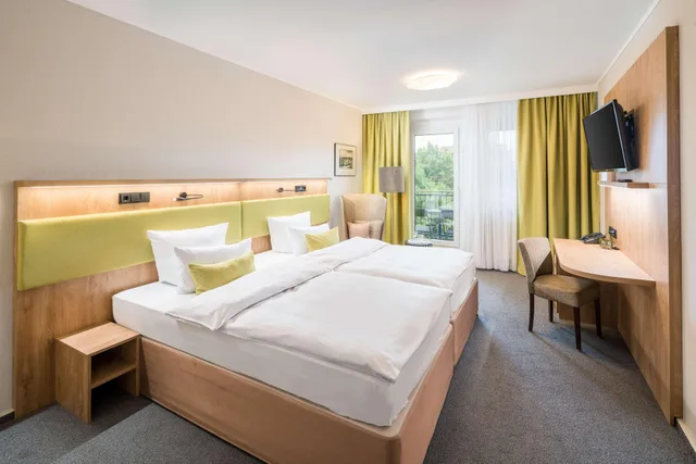 غرفة واسعة كومفورت بسرير مزدوج بشرفة، Best Western Hotel Windorf 1/2