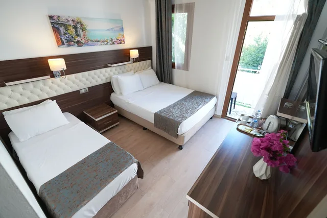 غرفة قياسية بسريرين منفصلين، Manuela Hotel 3/9