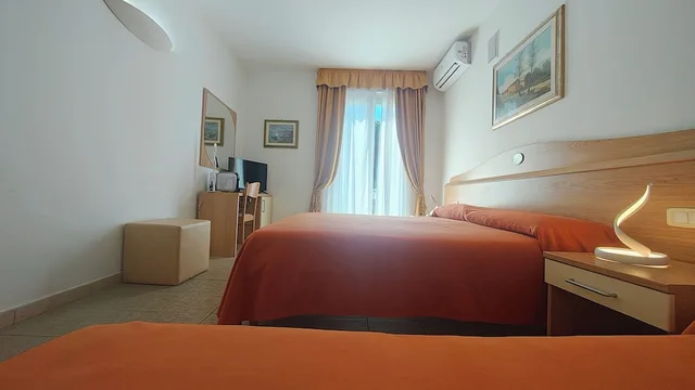 غرفة كلاسيكية ثلاثية، Hotel Villa Smeraldo 3/6