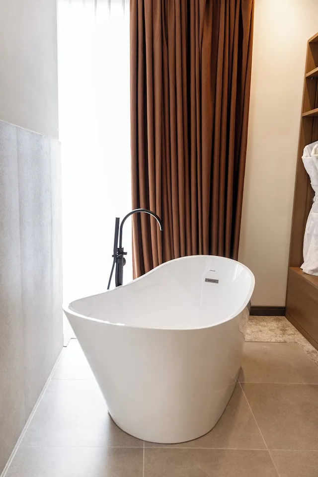 جناح ديلوكس بسرير كينج بشرفة مع أريكة، Grand Duka Hotel & Spa 7/9
