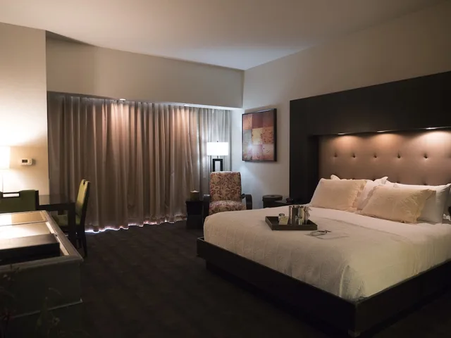 Standard, King Bed, Adult Only, Accessible، The Catfish Bend Inn & Spa 1/2