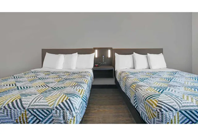 Room, Quadruple, 2 Queen Beds, Motel6 Monahans, TX 5/8