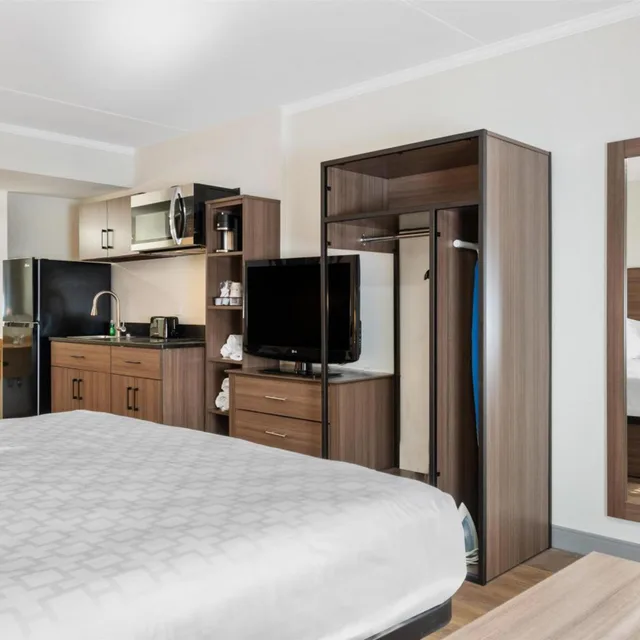 Room, King Bed, Dining Area, Kitchenette، SureStay Studio by Best Western Paradise Lancaster County 3/7