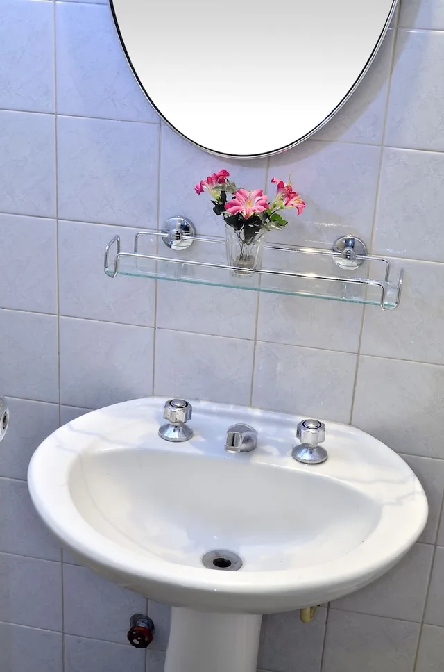 غرفة ثلاثية، Hispano Hotel 9/10