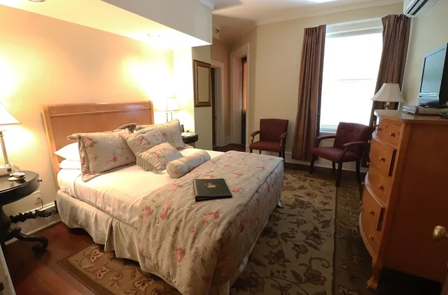 Island, Queen Bed, Balcony، Inn at 835 Boutique Hotel 1/2