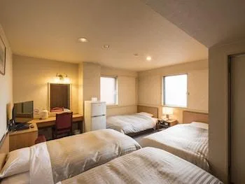 غرفة أساسية رباعية، Oka Hotel 1/1
